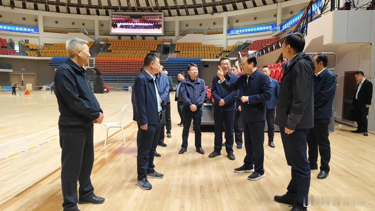 【注入强心剂！济源市长调研河南女篮备战情况】昨日，济源市长张宏义、副市长俞益民一
