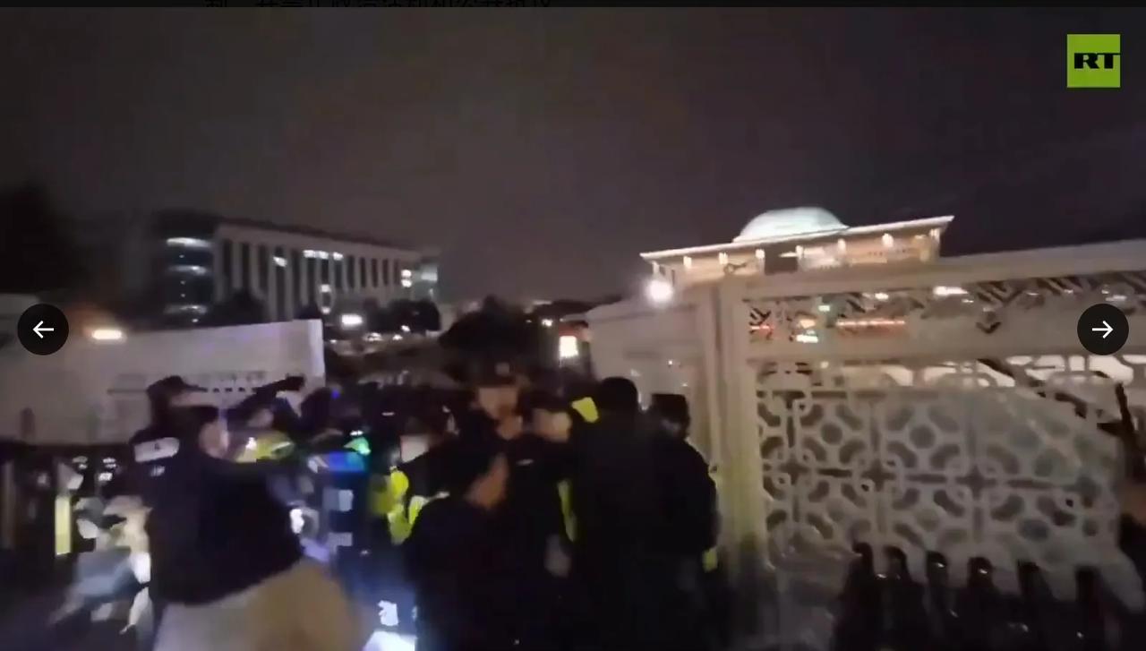 韩国宣布戒严：我们目前所知道的情况

总统尹锡烈宣布戒严，指责反对派势力瘫痪政府