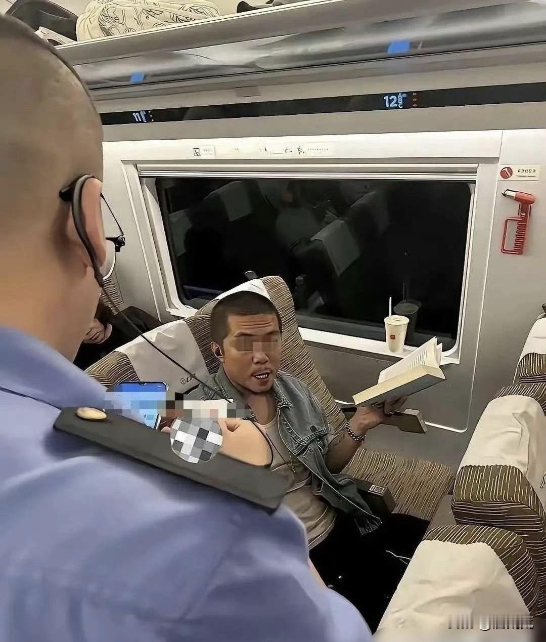 我大学舍友也想问这个问题。他长得跟CS里那个蝰蛇一样样的。