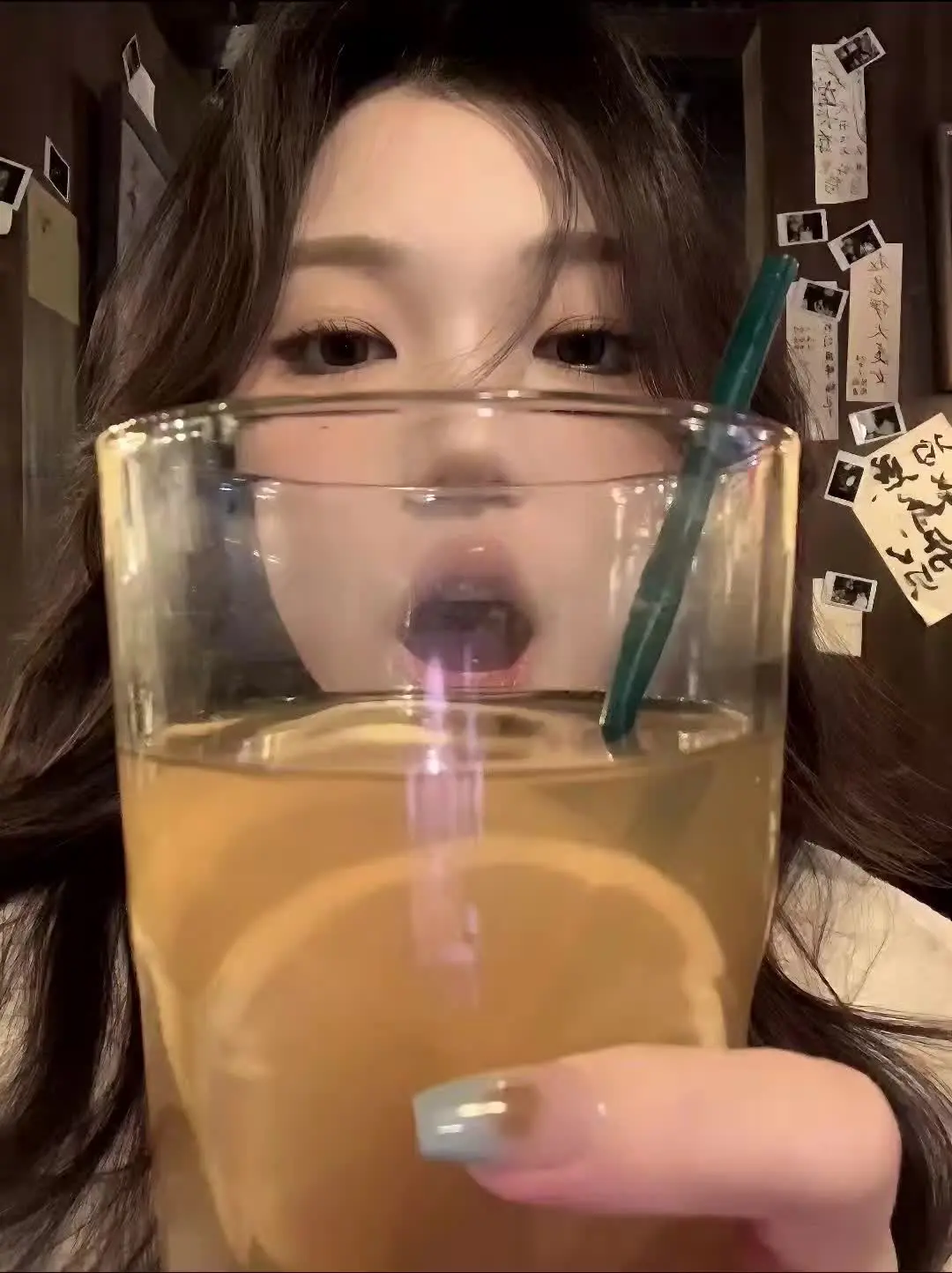 干杯 祝我们明年越来越顺利  小姐姐