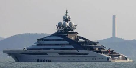 谁能料到，美伊两国在霍尔木兹海峡闹得不可开交，结果一艘俄罗斯富豪的超级游艇，居然