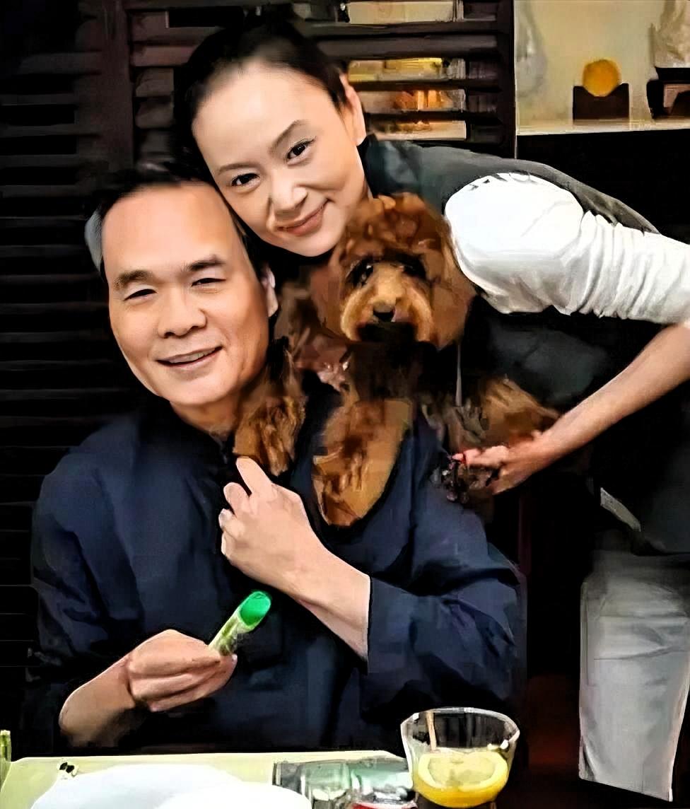 刘雪华这辈子没生过孩子。

可她现在老了，身边有人。

1997年那会儿，她38
