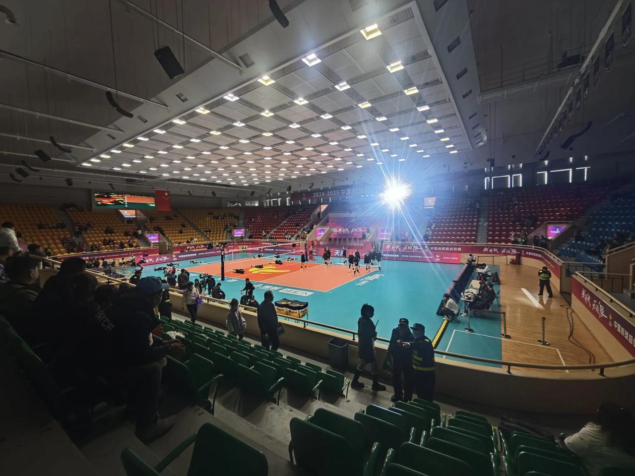 江苏女排和天津女排到底差在了哪?
天津女排输了比赛，一直在想办法解决，换队员、换