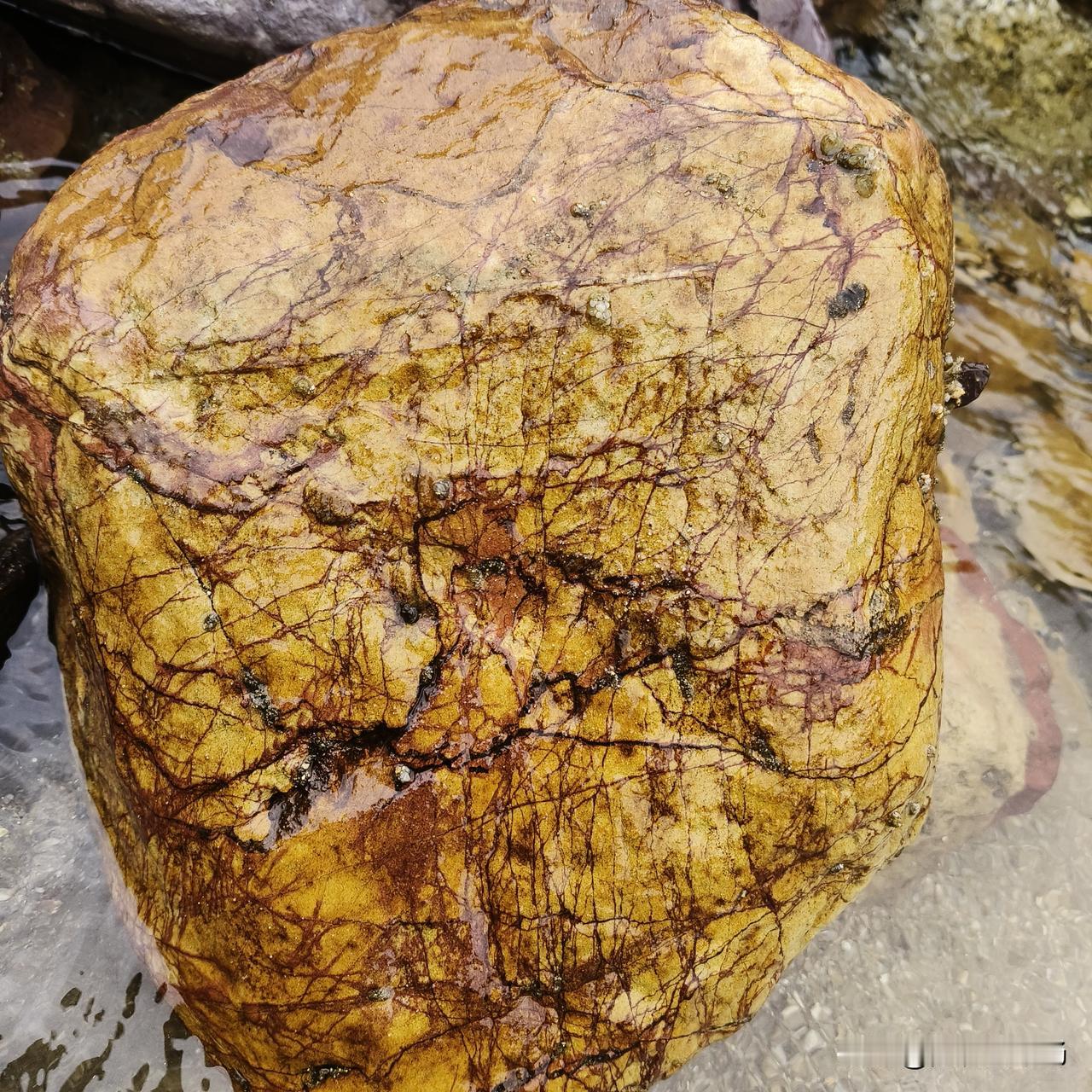 冲击裂纹理结构明显
发现湖南郴州河道