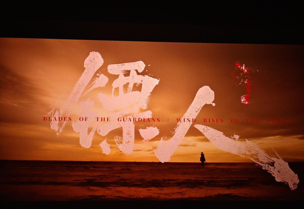 要演刀马，光狠没用，关键得能当爸。
你想想，得是啥样的演员。
演杀气时，他是边塞