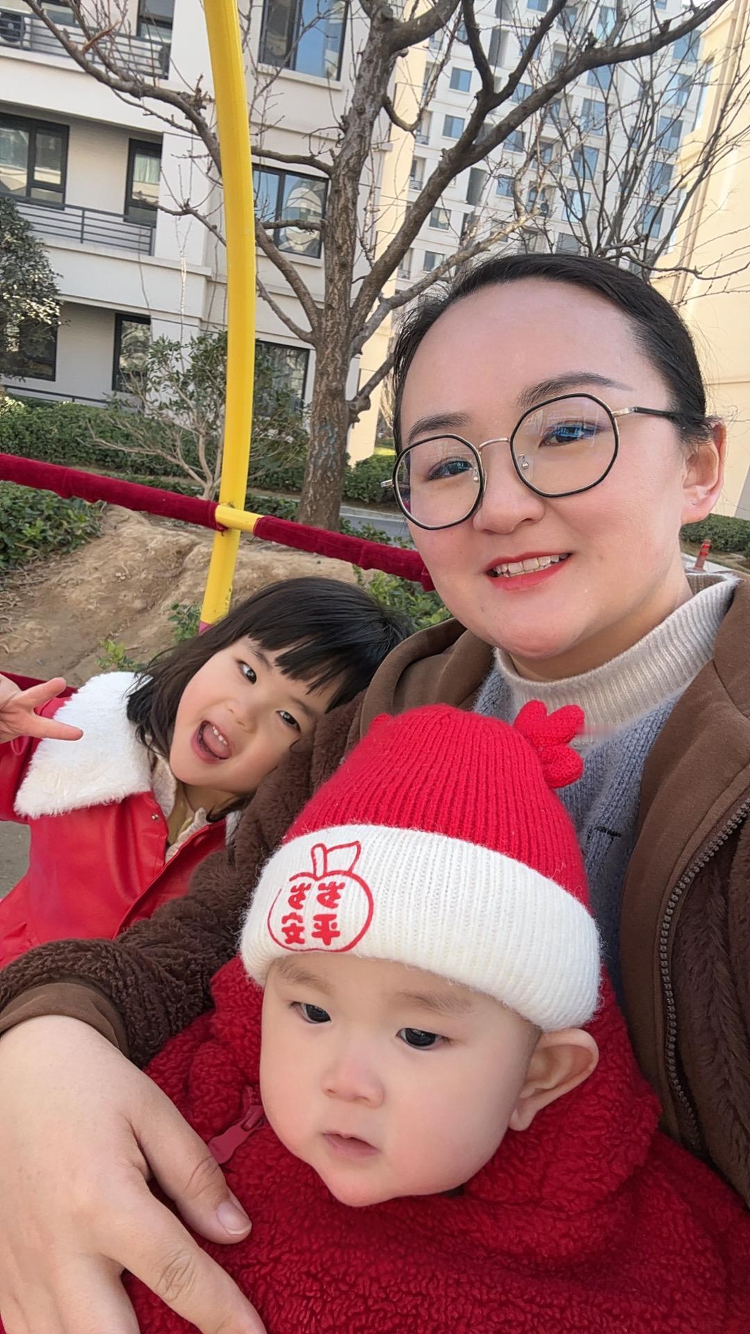 过年这几天晚上住在了姐姐家，大年初二，姐姐回老家了，她的大姑姐要去她家走亲戚，我