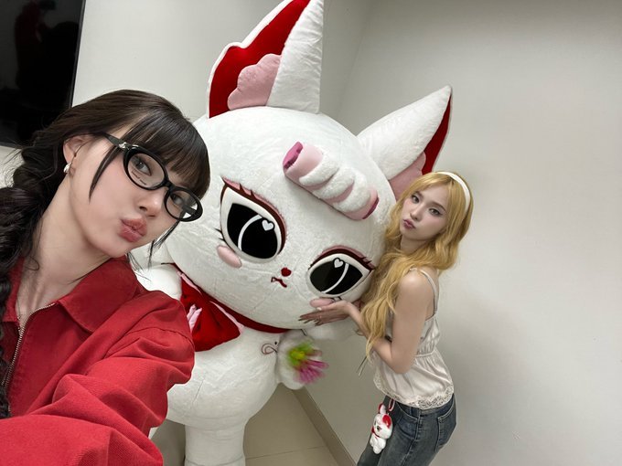 JanJingjing 🦊🐯 janjingjing 今天姐姐珍超級閃耀耀啊