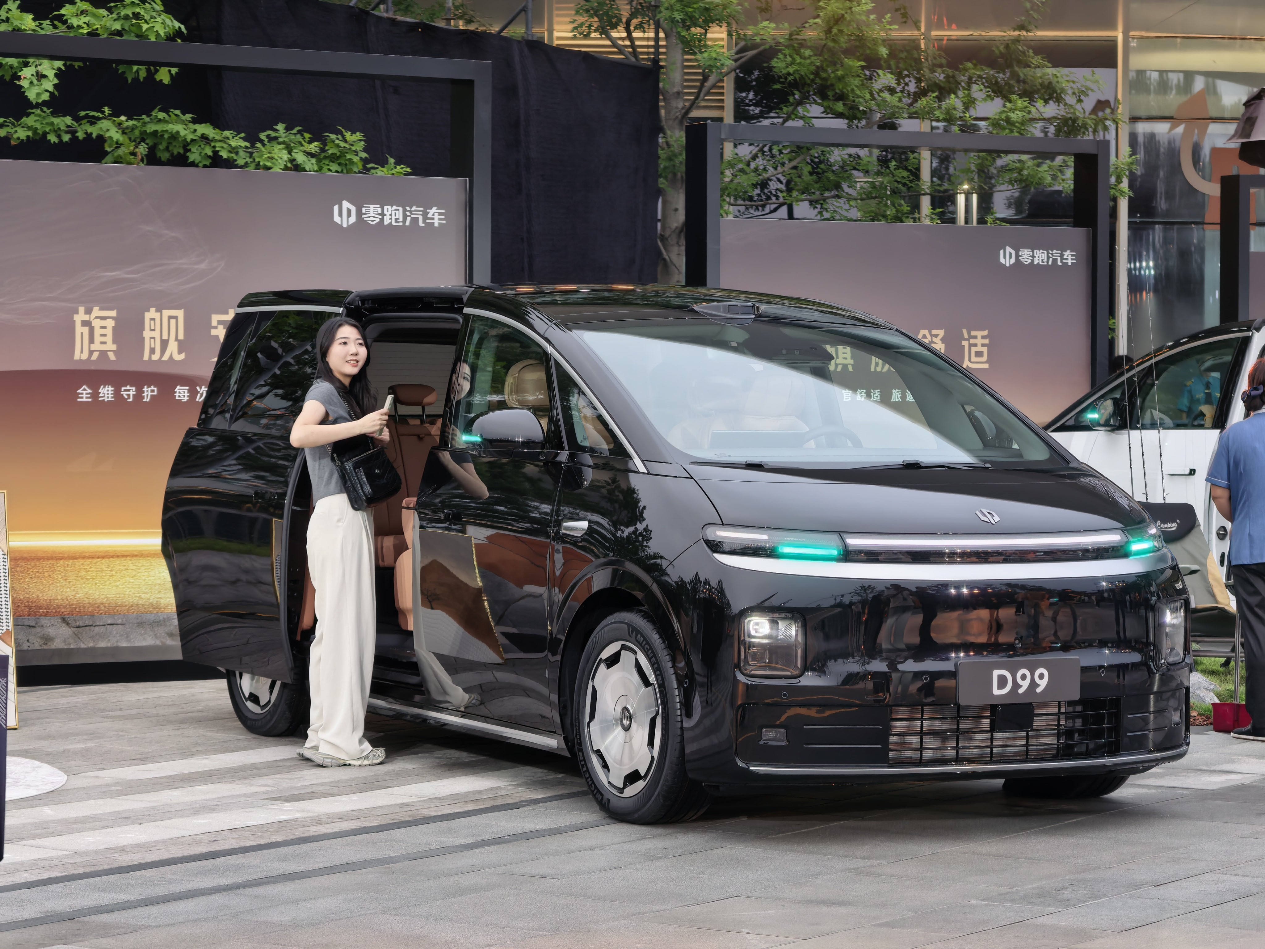 来零跑D99上市发布会现场了，这个颜值、舒适度大家给几分