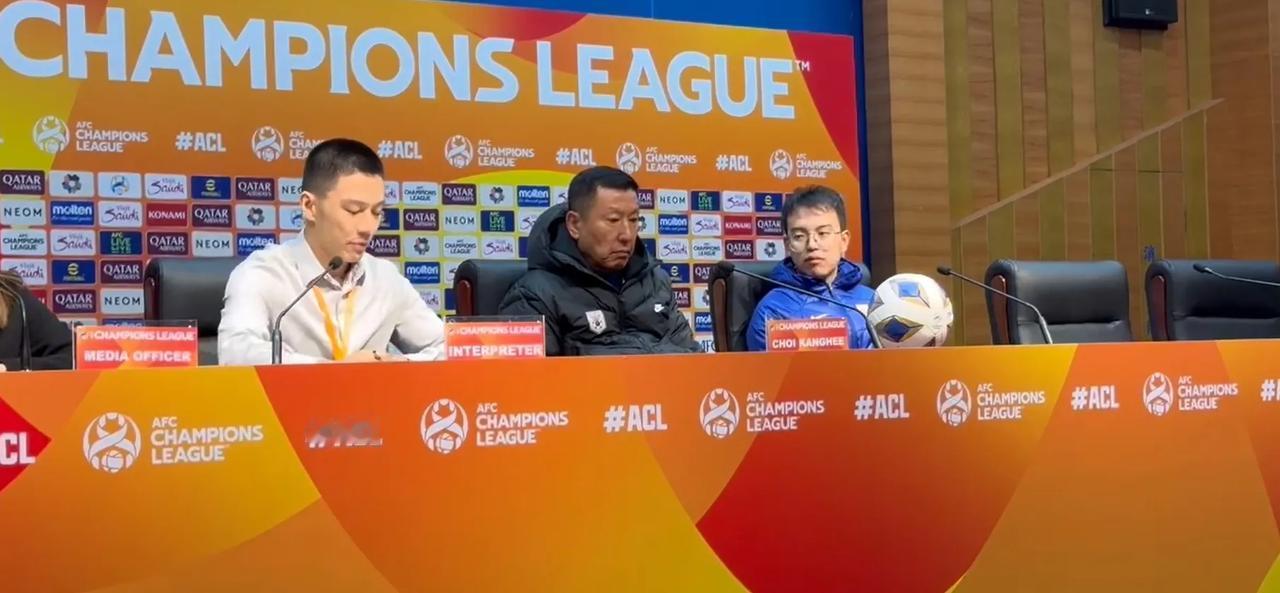 崔康熙赛后：
1. 克雷桑不是严重的伤，但是不敢贸然让他上场会影响以后的比赛。
