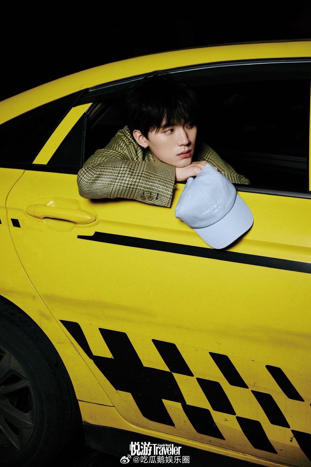 周翊然回家乡拍杂志封面周翊然成名后首回重庆拍封面周翊然 × 悦游Traveler