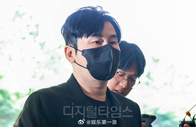杨贤硕被移交审判杨贤硕现身法院 据韩媒，杨贤硕今日前往法院，涉嫌不缴纳税金从海外