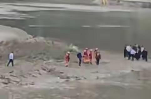 陕西男子婚礼当天跳河失踪，官方：可以明确说跟彩礼没关系；父亲发声：人还没找到，事