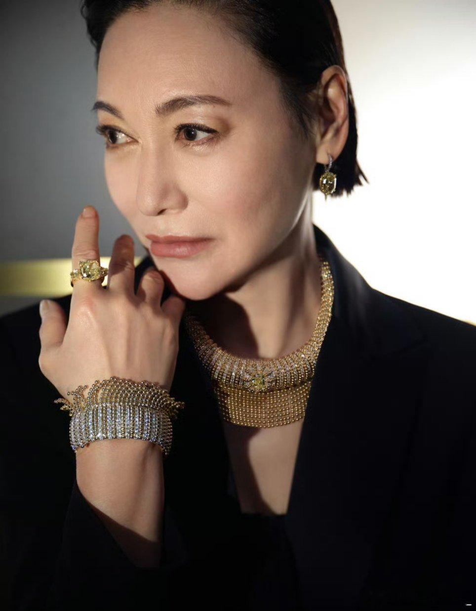 #64岁惠英红高清怼脸好美##惠英红[超话]#说的好！！！六十四岁正是当打之年，