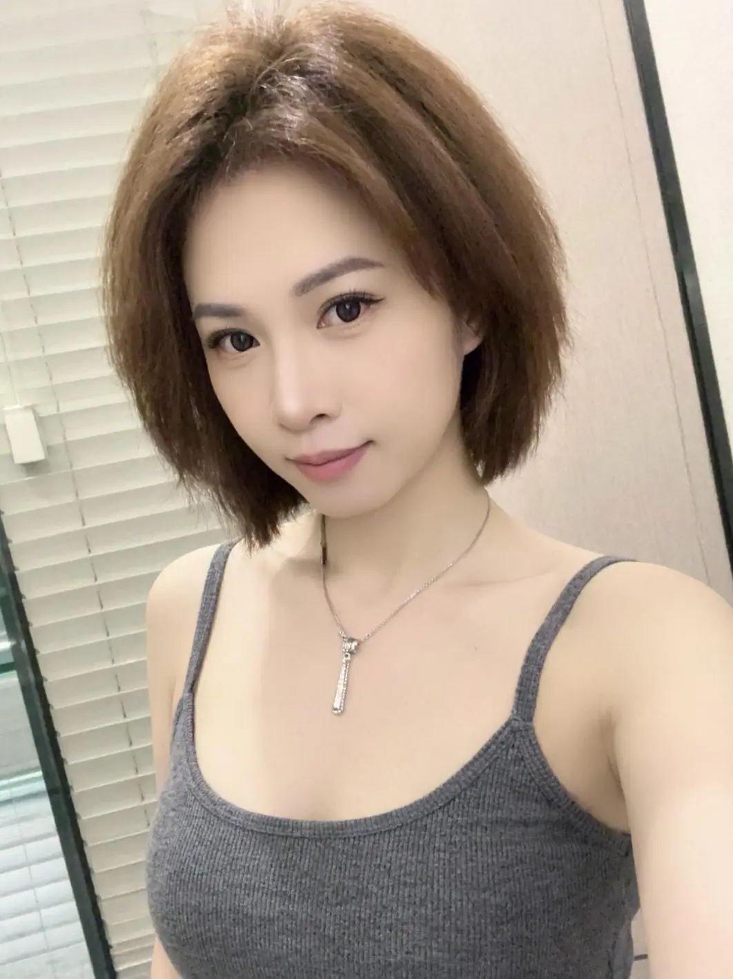 今日份短发look 锁骨杀发型 短发 秀出你的超美锁骨 性感短发造型