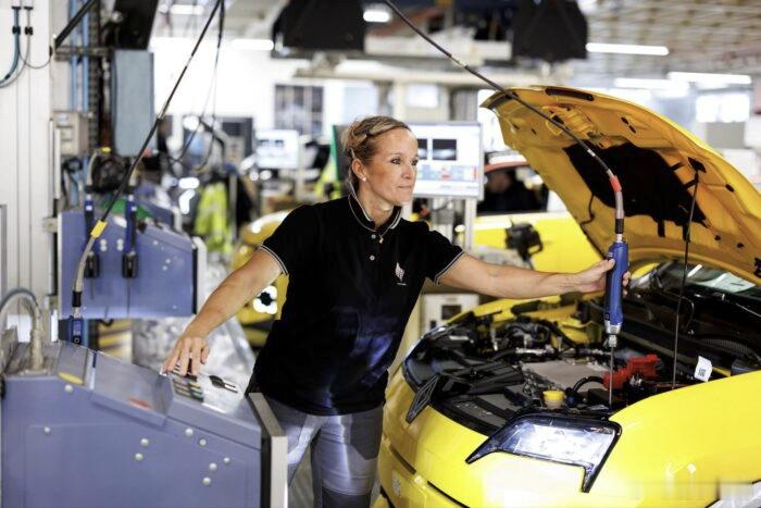 【法国雷诺公司将加入乌克兰无人机生产项目】网页链接据《金融时报》报道，雷诺公司首