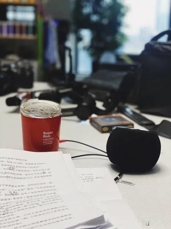 很多人只看表面，却忽略热点背后普通人的真实生活。
拿国际油价举例，不止开车加油变
