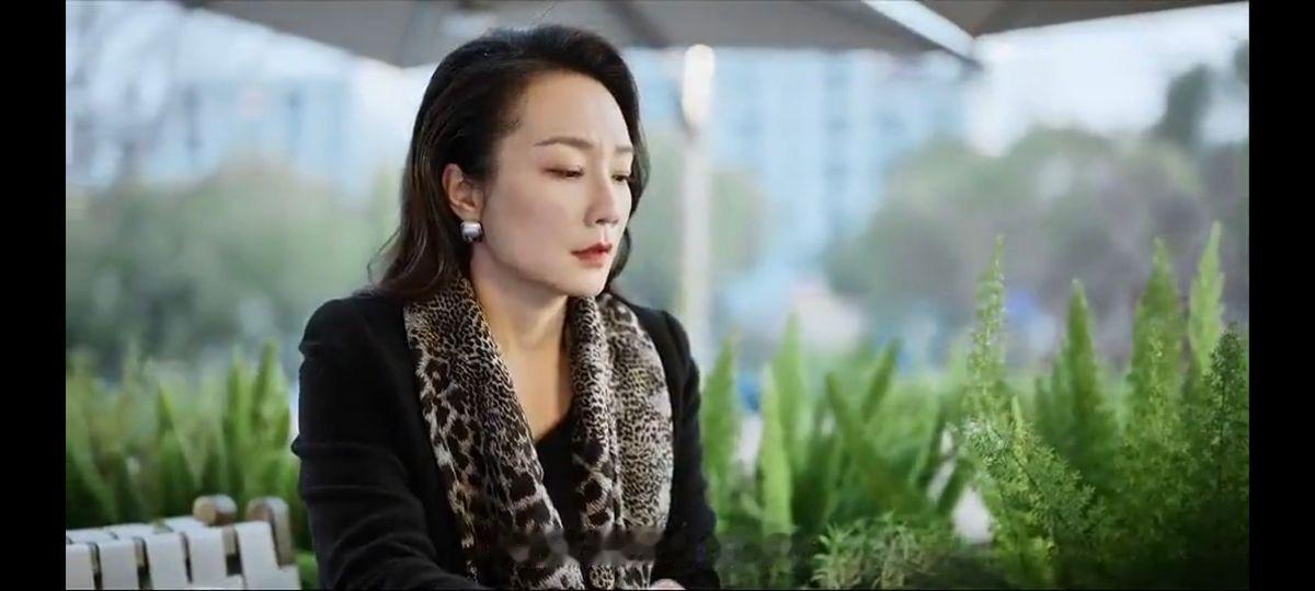 魏思源老婆没被丈夫出轨击垮，却被录音里一句“母老虎”彻底击溃。
你以为是第三者让