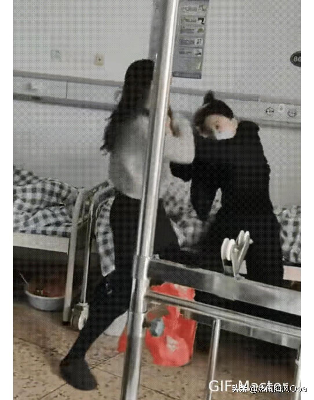我的天呐，简直是笑掉了大牙！两个女人为了一个男人，居然不顾脸面，在医院打起来了，