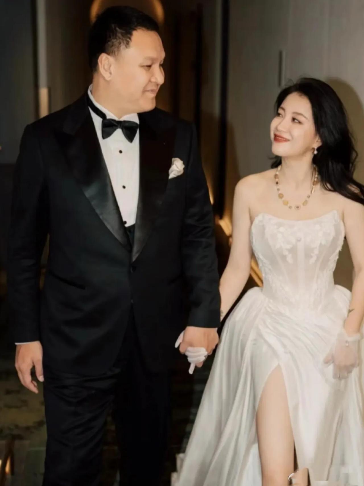 李嘉格的人生轨迹

李嘉格曾面临家庭的阻力，她的妈妈一度反对她与车澈的婚事。然而