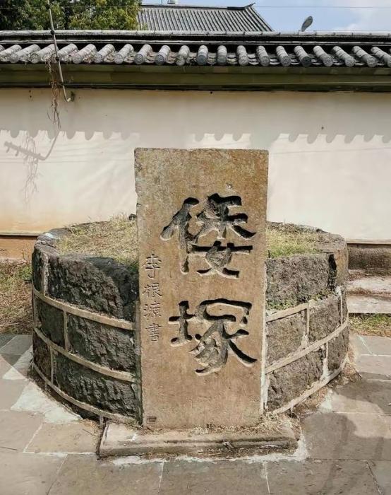 到现在，日本方面已经向腾冲县多次提出请求，态度一次比一次客气，筹码一次比一次高，