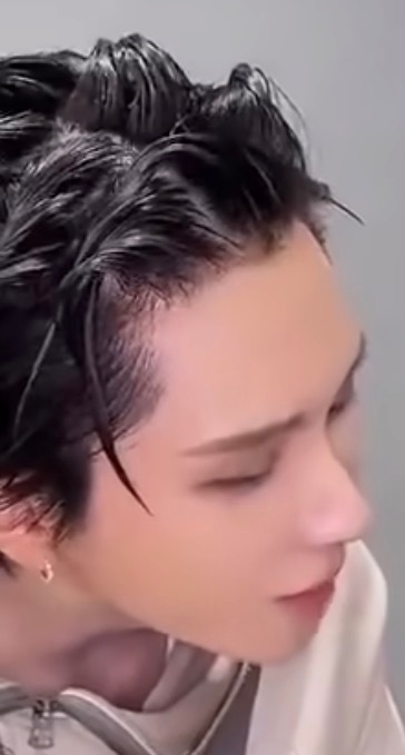 我哥哥顶级骨相（抛开发型不看 