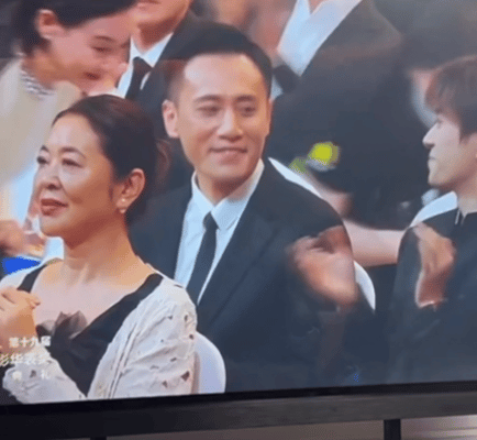 刘烨是易烊千玺师兄欸，如果易烊千玺拿奖也是挺有意义的一件事！有网友说：奖项应该是