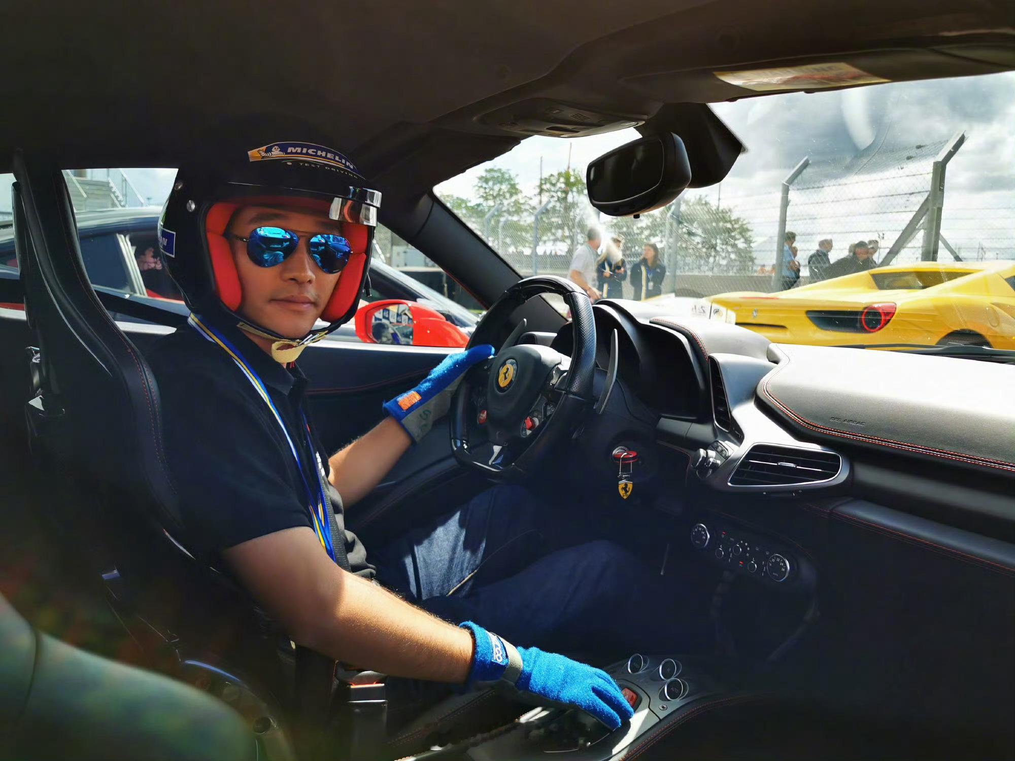 最近找到一张老图想拿来做回头像拍于2019年勒芒赛道试驾法拉利458也是刚做20