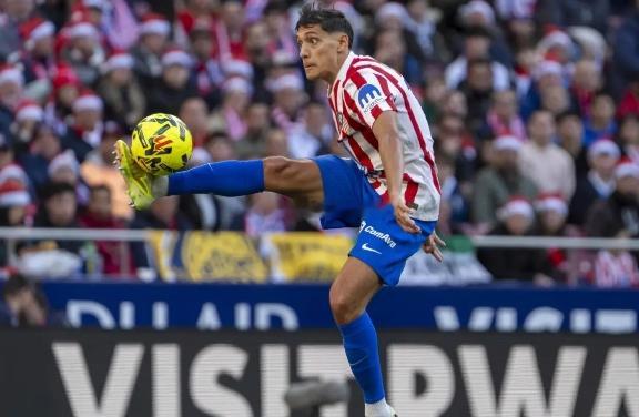 据西班牙《马卡报》报道，莫利纳1月份若能获得西班牙国籍，将有助于马竞的引援工作进