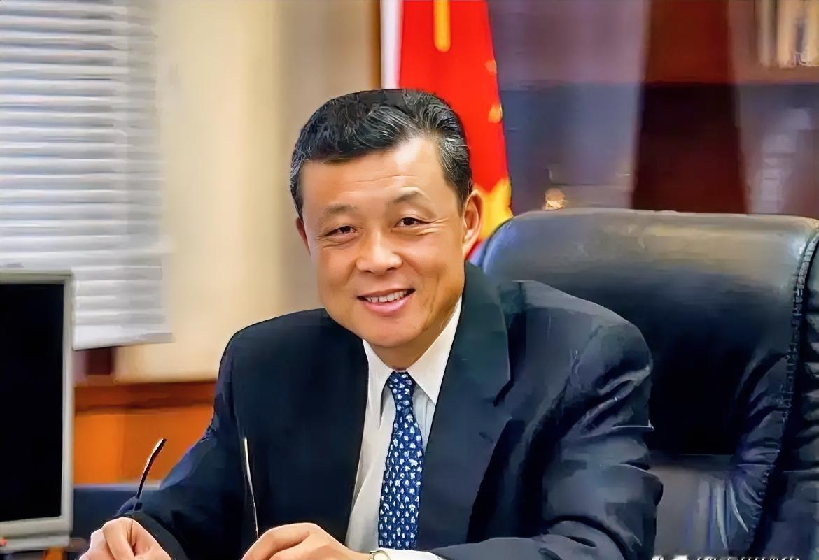 中国前驻英国大使刘晓明昨晚12月3日晚用中英文发文写道：“中国驻英国使馆馆舍规划