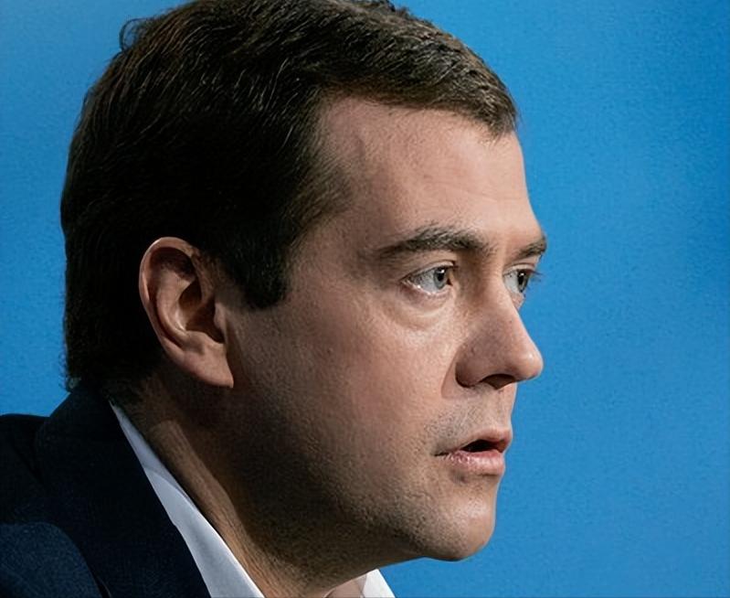 俄罗斯前总统梅德韦杰夫今天（2月24日）发文说：“那个金发泼妇卡娅（指欧盟外长卡