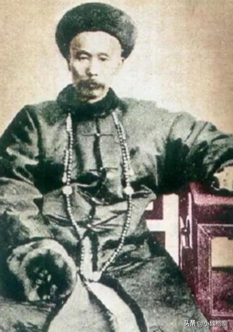清朝时期，左宗棠把宁夏匪首马化龙一家三百多口全部处决，这件事当年在整个西北地区引