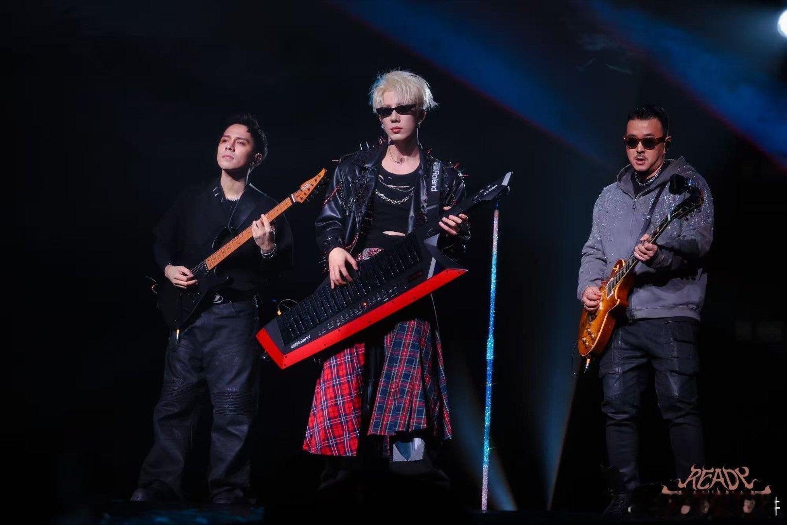 抒情歌、摇滚风、唱跳，鹭卓的演唱会全部都有！ 