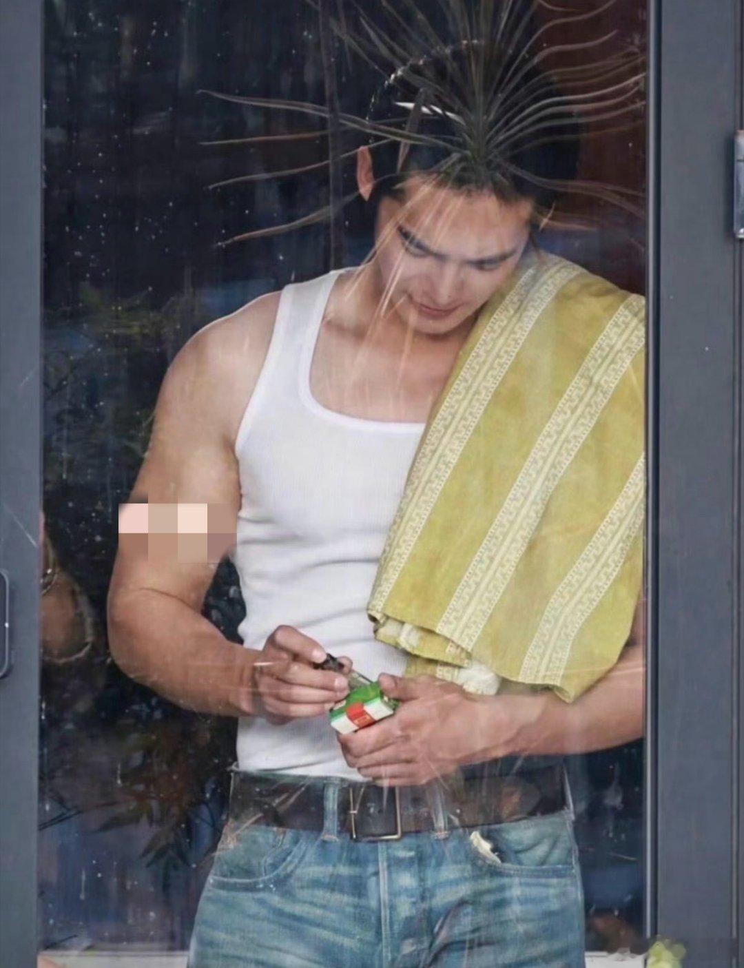 张小斐于适闯入悬疑赛道张小斐化学专家，于适修车店老板，这组合太新鲜了！《猎影者》