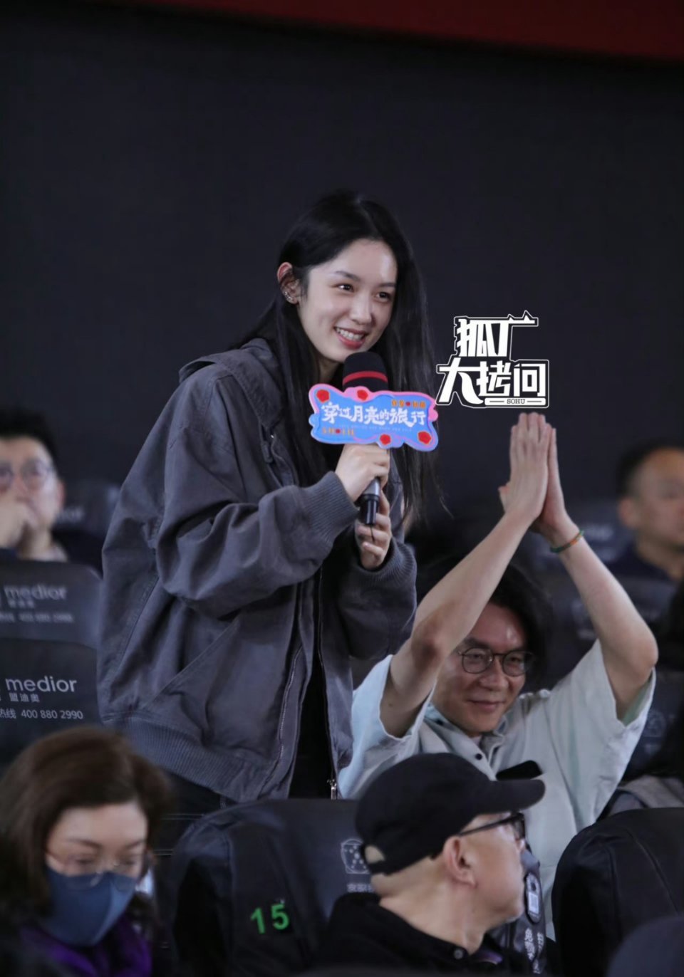 我趣，周也素颜长这样[泪] ​​​美的有点🐮 ​​​