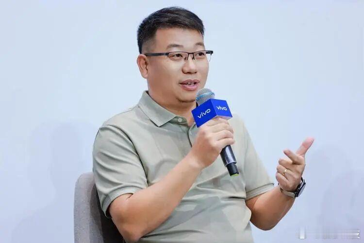 【胡柏山升任vivo总裁vivo高管人事变动】2月24日，雷峰网消息，vivo内