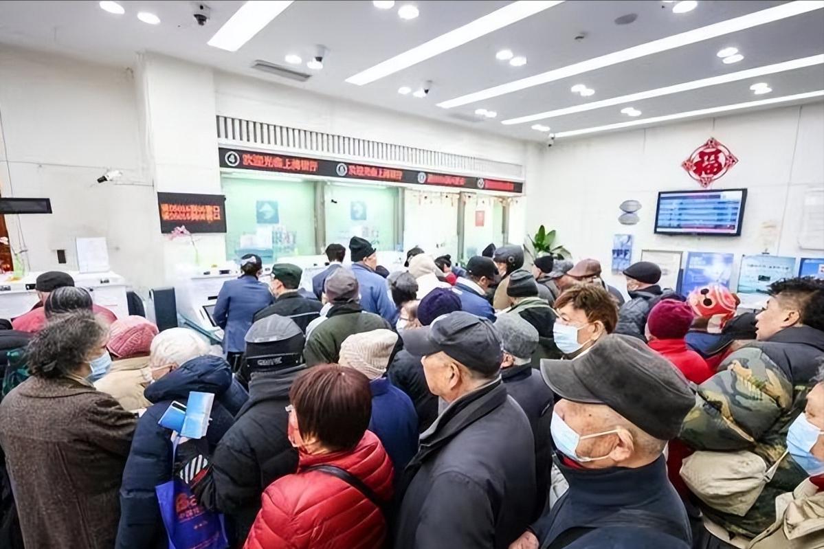 如果存款人去世了，子女该怎样把钱支出来呢？

不管是多少钱，如果你手里有凭证，有