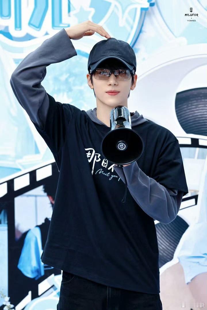 余承恩得知自己是武汉必吃榜这个梗也太会玩了！余承恩一整个长在我审美上，新剧人设又