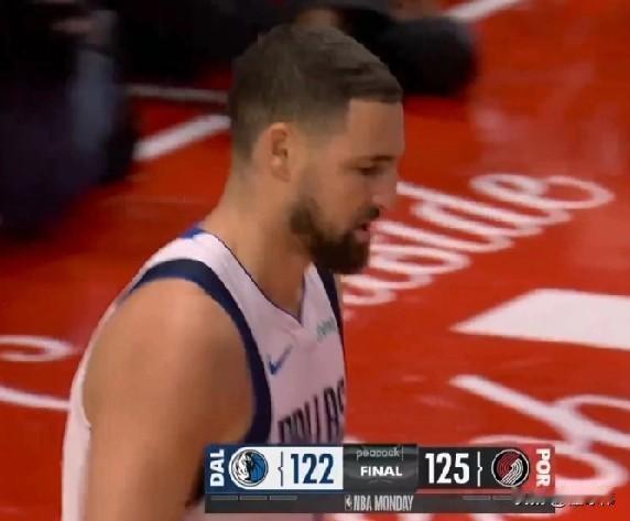 可惜！克莱谈绝平三分不中：

“很可惜。”

“我没投中。”

“我对此感到沮丧