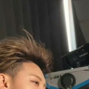 黄子韬留在海关的颜值回来了黄子韬这颜值直接回到海关时期了，状态拉满