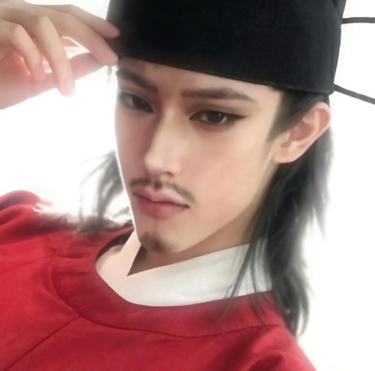 谁家状元郎。
