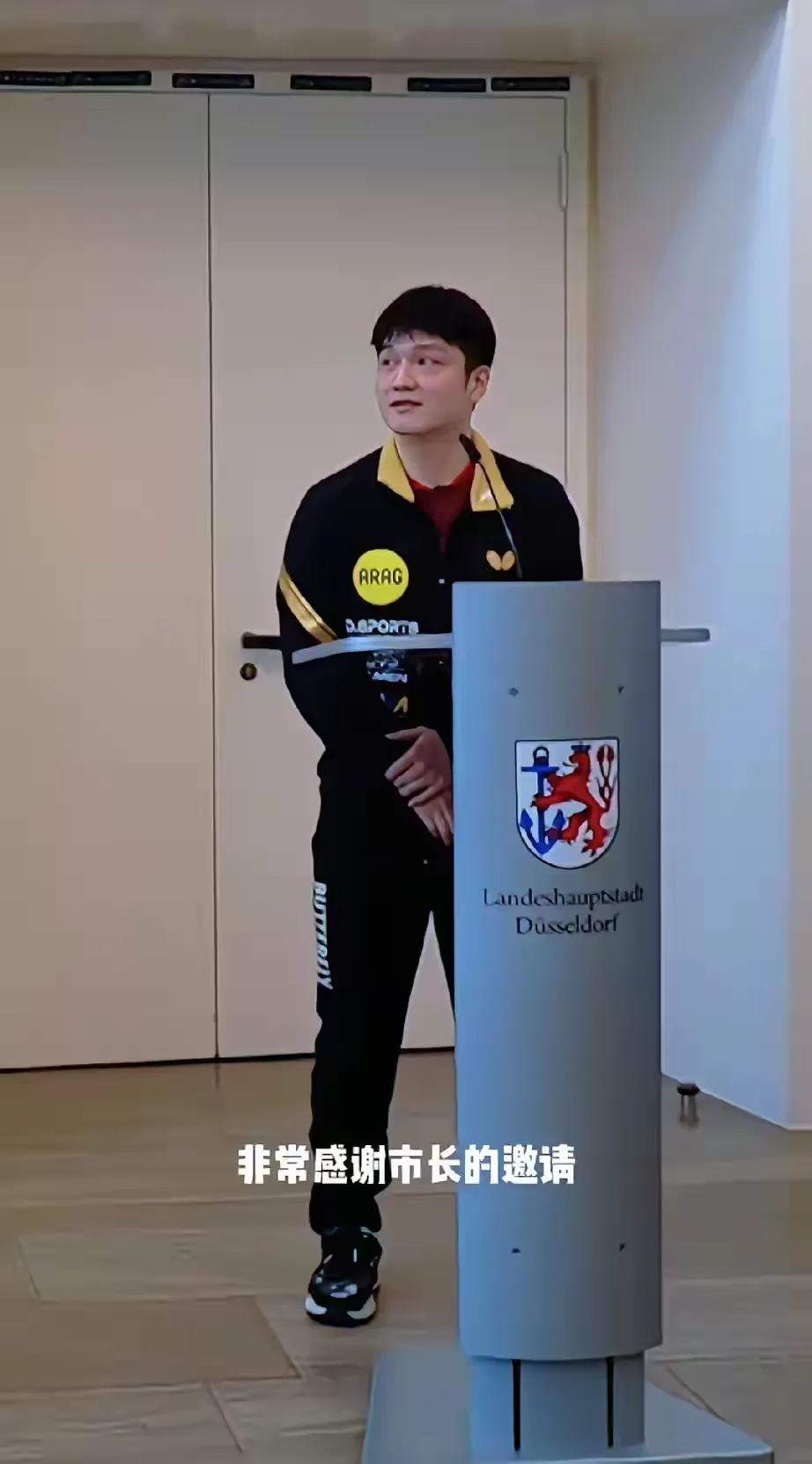 【樊振东商业价值提升，球衣遍布广告引发球迷热议】新赛季发布会亮相，樊振东本人充满