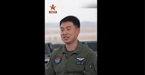 原来战机飞行员这么累，歼16飞行员王文毅曾说，一天在空中巡航的时间超过8个小时，