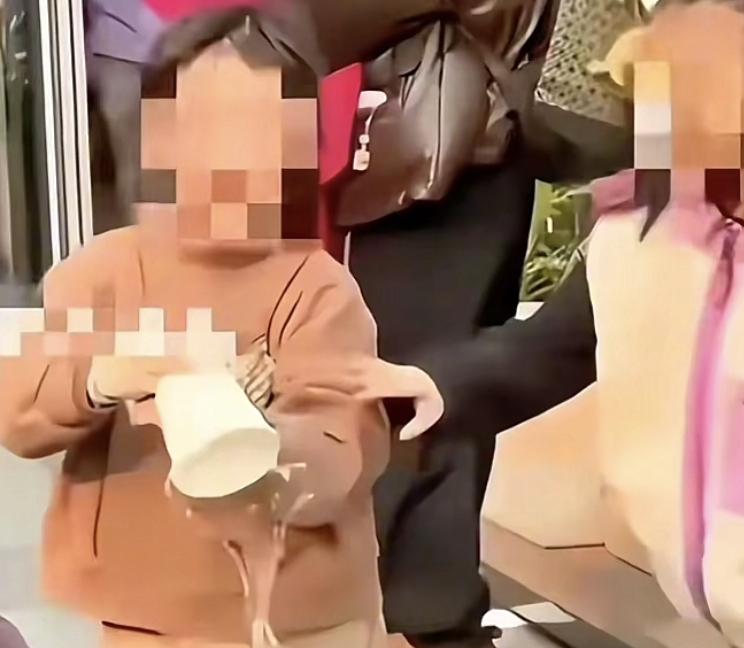 家长的逃避，是对孩子最大的不负责任

在浙江绍兴，有这样一件事引发关注。一位女孩