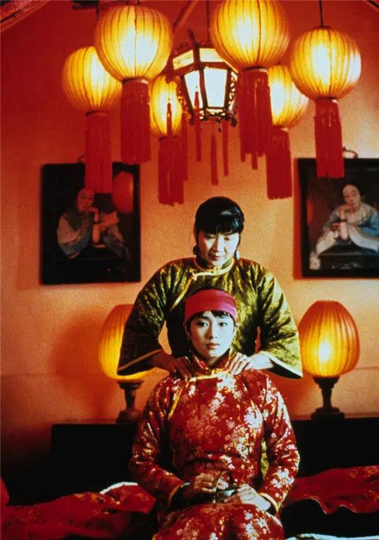 苏童的《妻妾成群》和芥川龙之介的《竹林中》，哪一个对人性的刻画更牛？
这两部小说