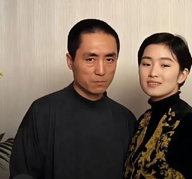 这张照片拍于1993年，认识他们吗？是朋友？是同事？是夫妻？还是……？