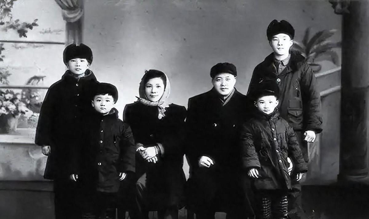 80年代一位开国上将逝世，葬礼竟无人出席，他临终遗言为何拒绝八宝山安葬
1954