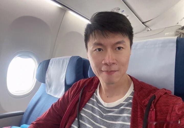 台湾自媒体人柳杰克说，我从小一出生在台湾，我就是个中国人。我们应该还记得我们小时