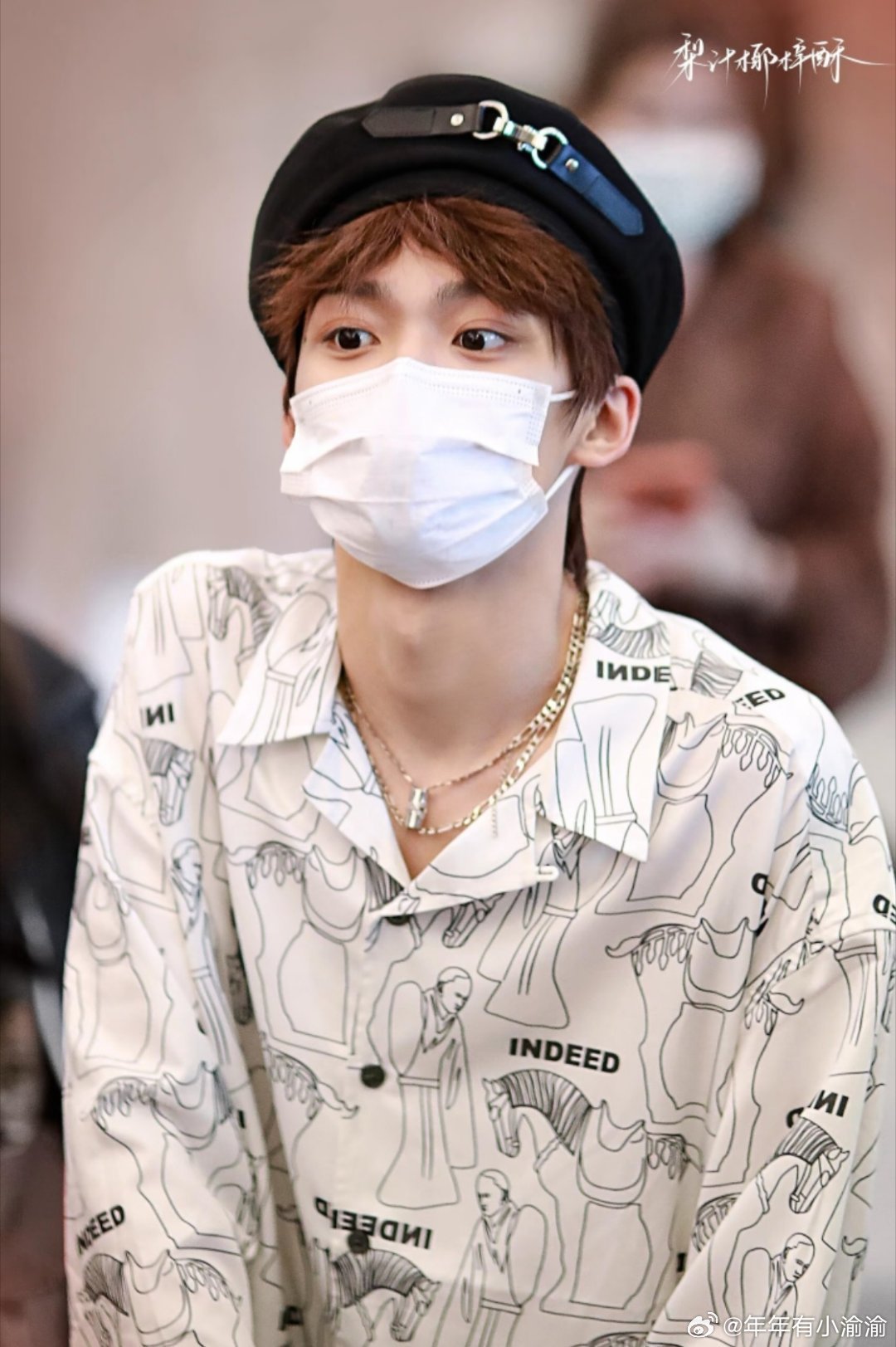 梓渝极速小鱼 露珠在凌晨五点凝结成诗，而你的温柔比日出更先抵达