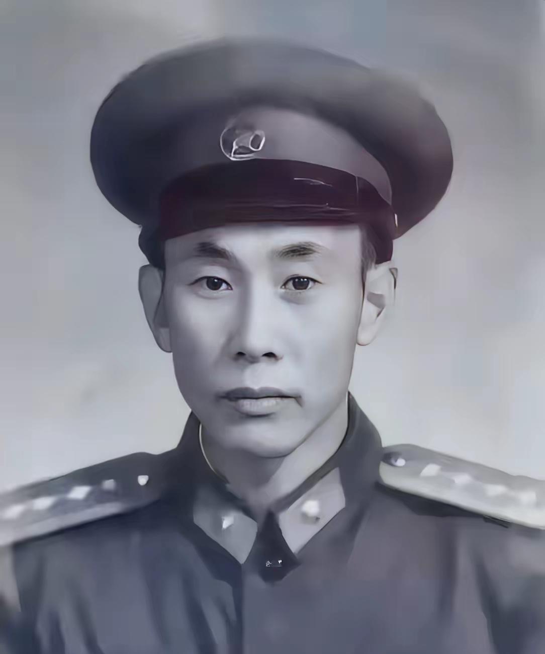 1949年，老红军黄明生回家。十几年的仗打完了，他以为是衣锦还乡，结果推开门，家