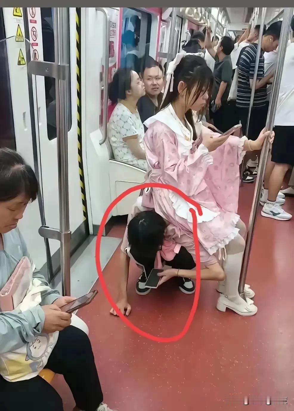 今年的奇葩事件，简直比桃花源里的“太平盛世”还要频繁，没事就蹦出来一个。前几天，